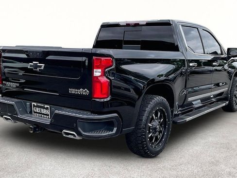 Used 2022 Chevrolet Silverado 1500 High Country w/ Technology Package image 2