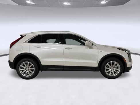 Used 2022 Cadillac XT4 Luxury w/ Cold Weather Package FWD image 8