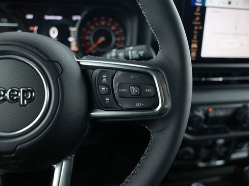 New 2026 Jeep Wrangler Unlimited Sahara AWD/4WD image 19