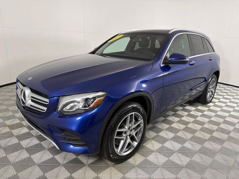 Used 2017 Mercedes-Benz GLC 300 4MATIC w/ Premium 2 Package image 9
