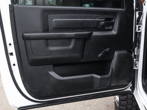 Used 2018 RAM 3500 Tradesman w/ Chrome Appearance Group image 14