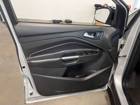 Used 2018 Ford Escape SE w/ SE Sport Appearance Package image 24