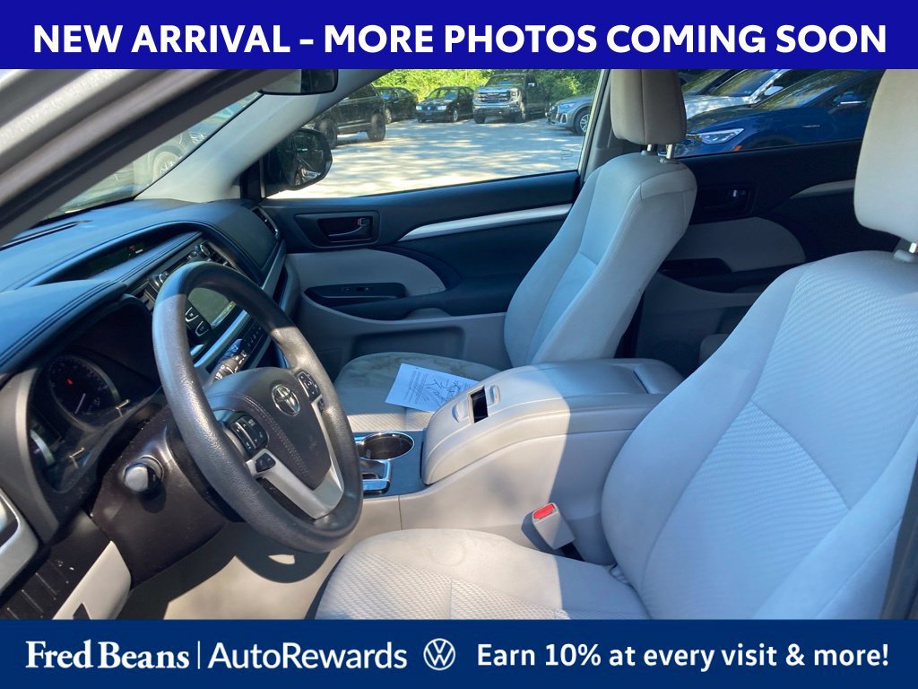 Used 2019 Toyota Highlander LE AWD/4WD image 8