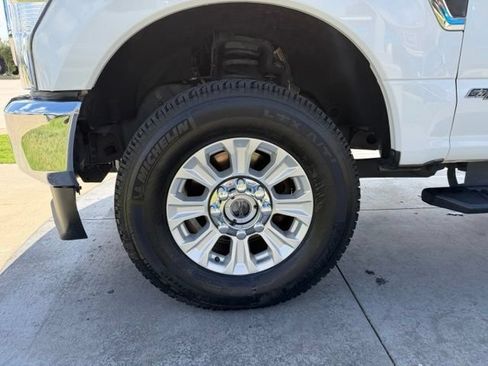 Certified 2020 Ford F250 XLT w/ FX4 Off-Road Package AWD/4WD image 4