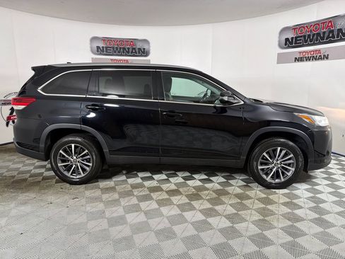 Used 2019 Toyota Highlander XLE image 4