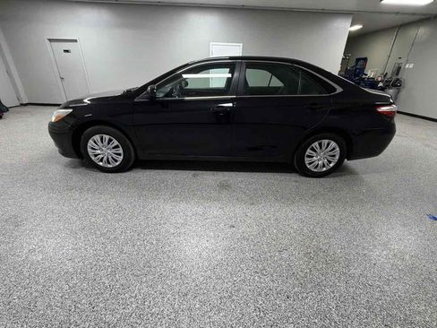 Used 2017 Toyota Camry LE FWD image 6