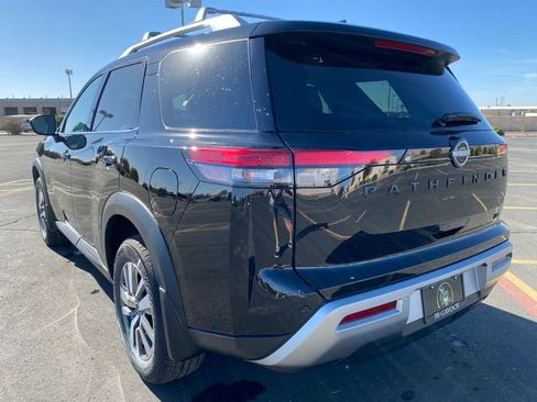 New 2025 Nissan Pathfinder SL w/ Black Appearance Package image 4