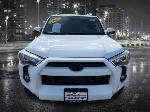 Used 2021 Toyota 4Runner SR5 Premium w/ Moonroof Package AWD/4WD image 9