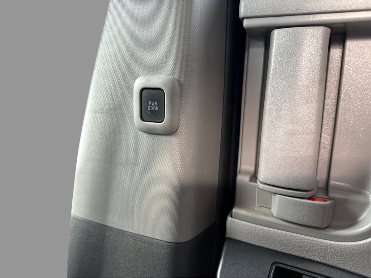 Used 2020 Toyota Sienna LE w/ LE Preferred Package FWD image 50