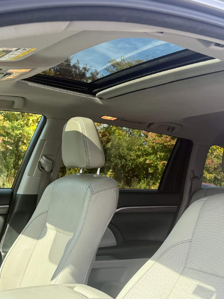 Used 2017 Toyota Highlander Limited AWD/4WD image 29