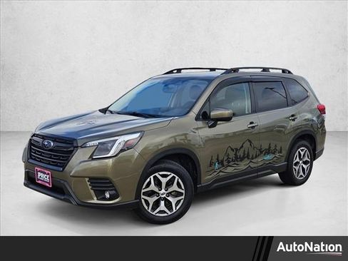 Used 2024 Subaru Forester Premium image 1