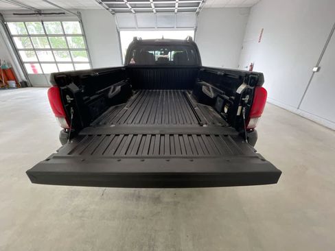 Used 2018 Toyota Tacoma TRD Sport AWD/4WD image 22