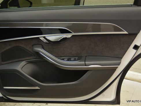 Used 2020 Audi S8 L w/ S8 Executive Package image 10