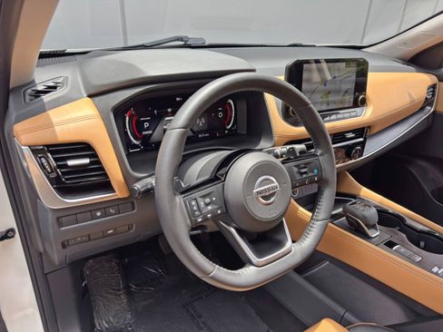 Used 2021 Nissan Rogue Platinum FWD image 13
