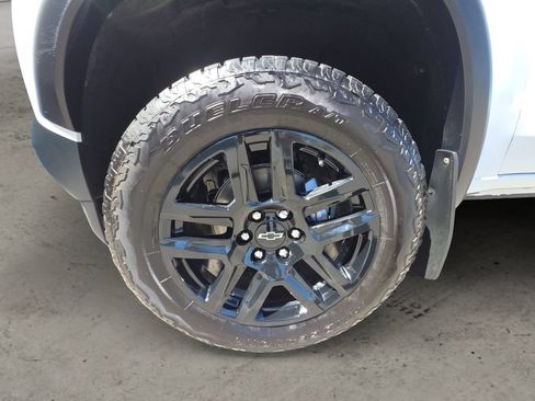 Certified 2025 Chevrolet Colorado Trail Boss AWD/4WD image 9