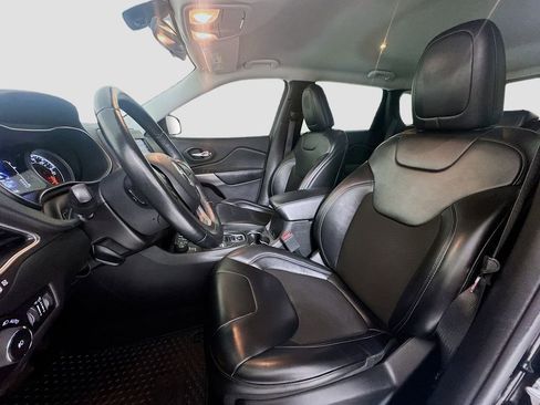 Used 2019 Jeep Cherokee Latitude Plus image 9