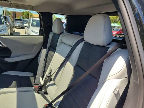 New 2025 Mitsubishi Outlander SE image 11
