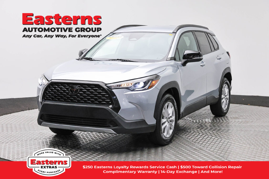 Used 2025 Toyota Corolla Cross LE FWD image 1