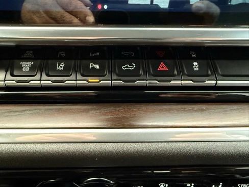 Used 2024 GMC Sierra 3500 SLT w/ SLT Premium Package image 38