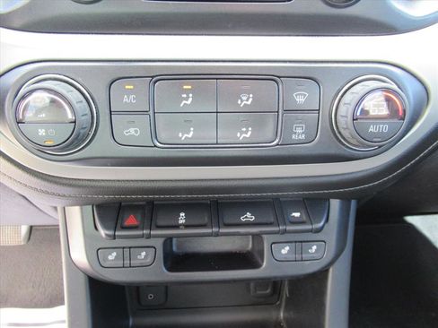 Used 2015 GMC Canyon SLT image 24