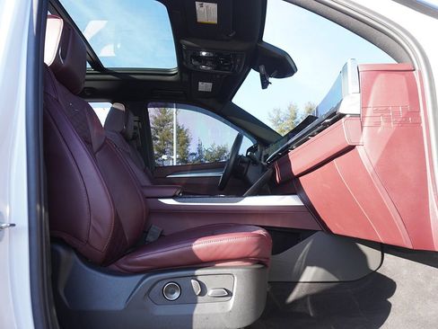 Used 2025 Cadillac Escalade Premium Luxury w/ LPO, Floor Liner Package image 40