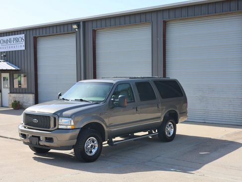 Used 2004 Ford Excursion Limited AWD/4WD image 10