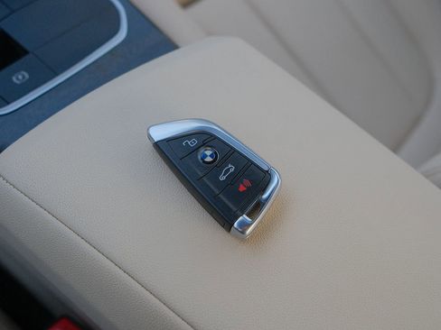 Used 2019 BMW 330i Sedan w/ Driving Assistance Package image 10