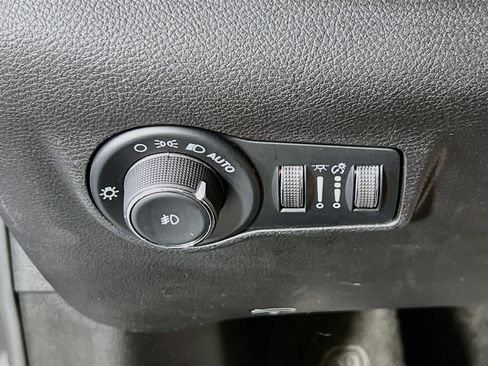 Used 2022 Jeep Compass Latitude w/ Sun and Sound Group AWD/4WD image 10