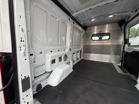Used 2023 Ford Transit 250 Medium Roof AWD image 34