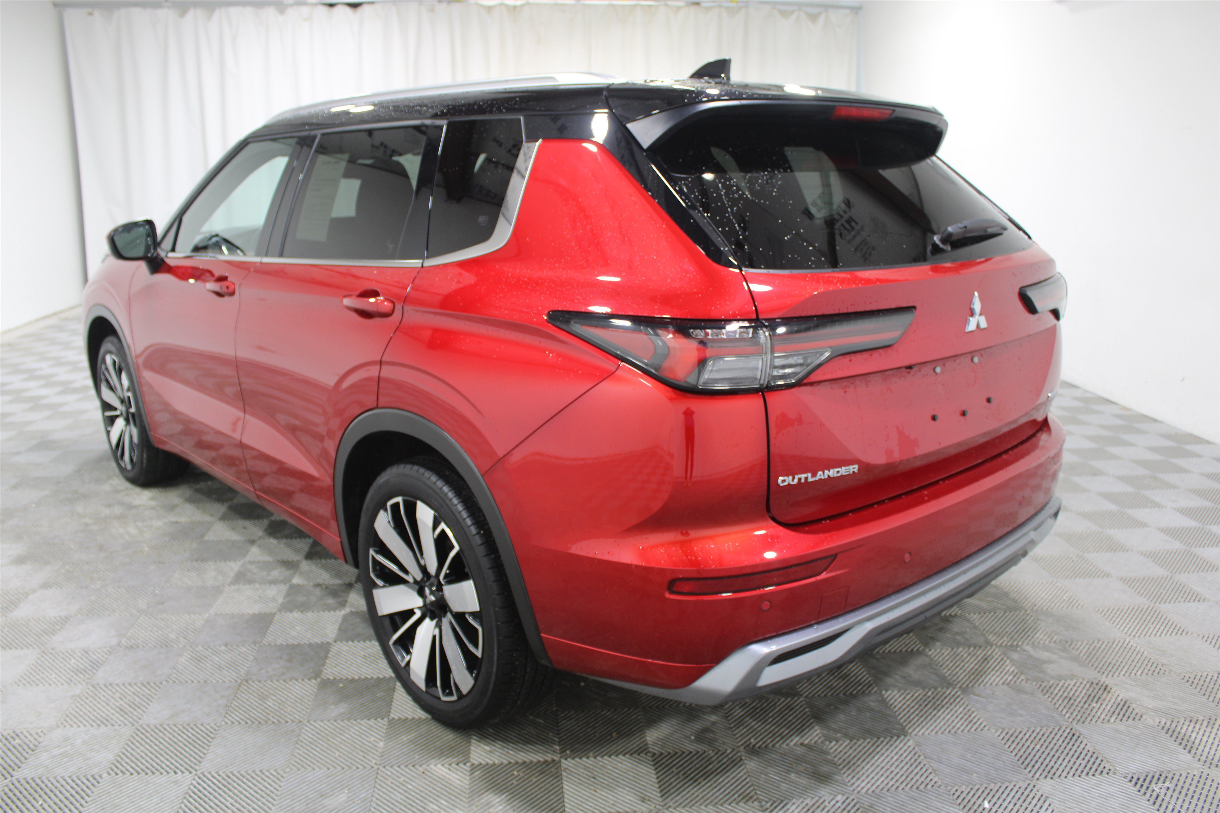 Used 2025 Mitsubishi Outlander AWD image 5