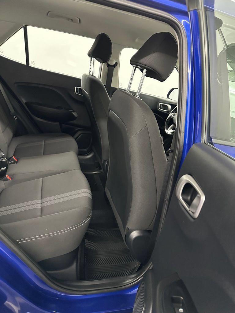 Used 2022 Hyundai Venue FWD image 28