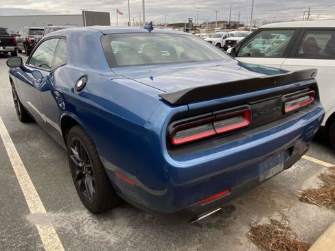 Used 2022 Dodge Challenger SXT w/ Plus Package image 8