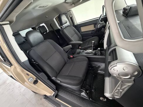 Used 2014 Toyota FJ Cruiser 4WD w/ Upgrade Package image 7