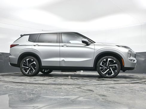 Used 2024 Mitsubishi Outlander SE image 47