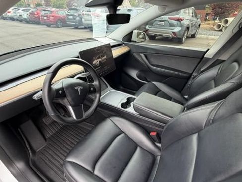 Used 2022 Tesla Model Y Long Range AWD/4WD image 23