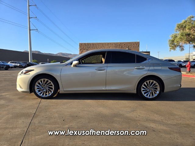 Used 2021 Lexus ES 300h w/ Accessory Package FWD image 3