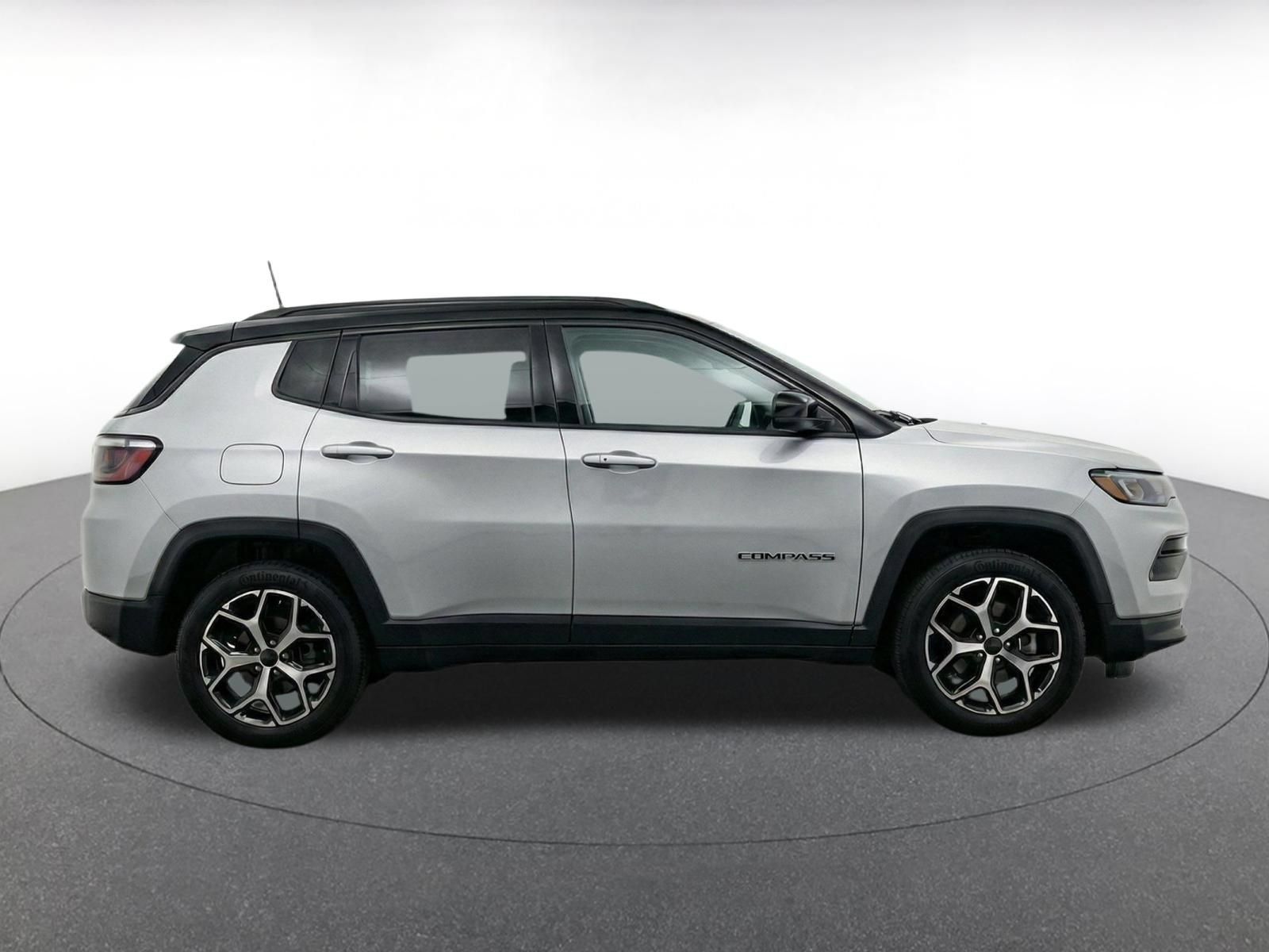 Used 2025 Jeep Compass Limited AWD/4WD image 12