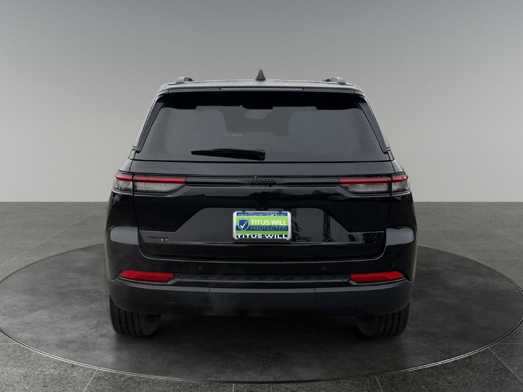 Used 2023 Jeep Grand Cherokee Altitude AWD/4WD image 8
