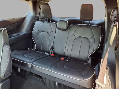 New 2026 Chrysler Pacifica Limited AWD/4WD image 25