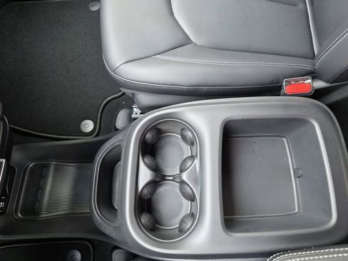 New 2026 Chrysler Pacifica Select w/ S Appearance Package image 16