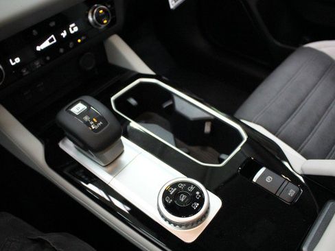 New 2026 Mitsubishi Outlander SE image 14