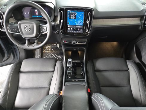 Used 2023 Volvo XC40 B5 Ultimate w/ Climate Package image 13