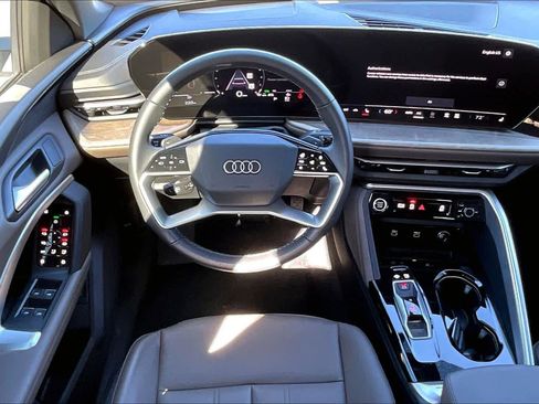 Certified 2025 Audi Q5 Premium w/ Convenience Package image 5