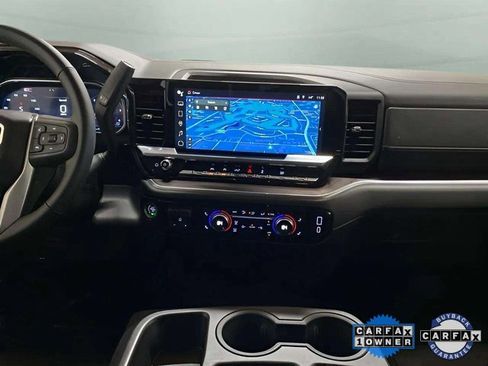 Used 2025 GMC Sierra 1500 SLT image 11