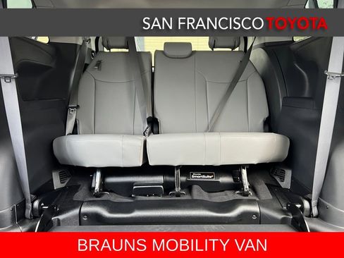 Used 2025 Toyota Sienna XLE image 29