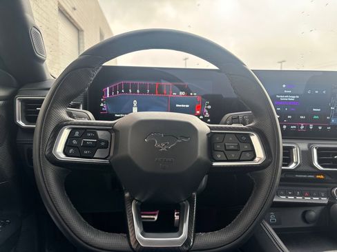 Used 2025 Ford Mustang GT Premium image 18