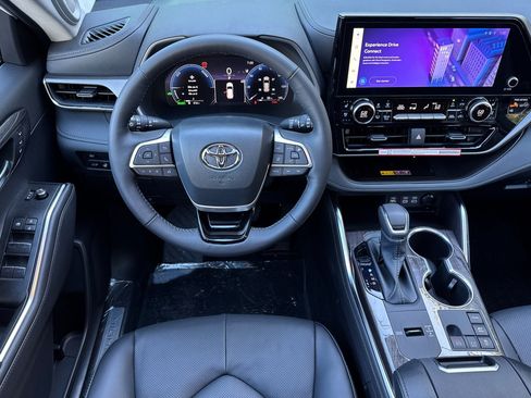New 2026 Toyota Highlander Limited AWD/4WD image 16