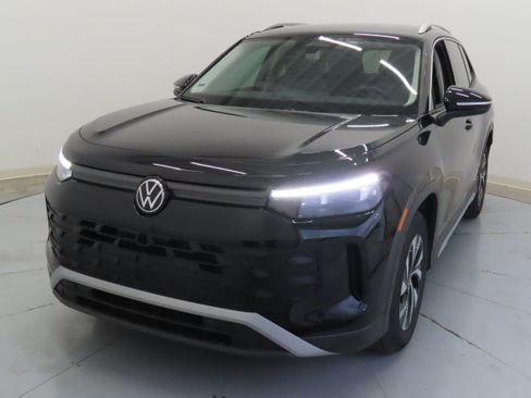 New 2026 Volkswagen Tiguan S FWD image 8