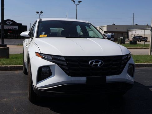 Used 2024 Hyundai Tucson SE image 2