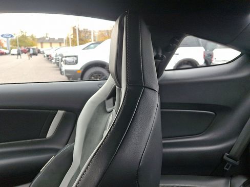 Used 2021 Ford Mustang Shelby GT500 w/ Carbon Fiber Handling Package image 17